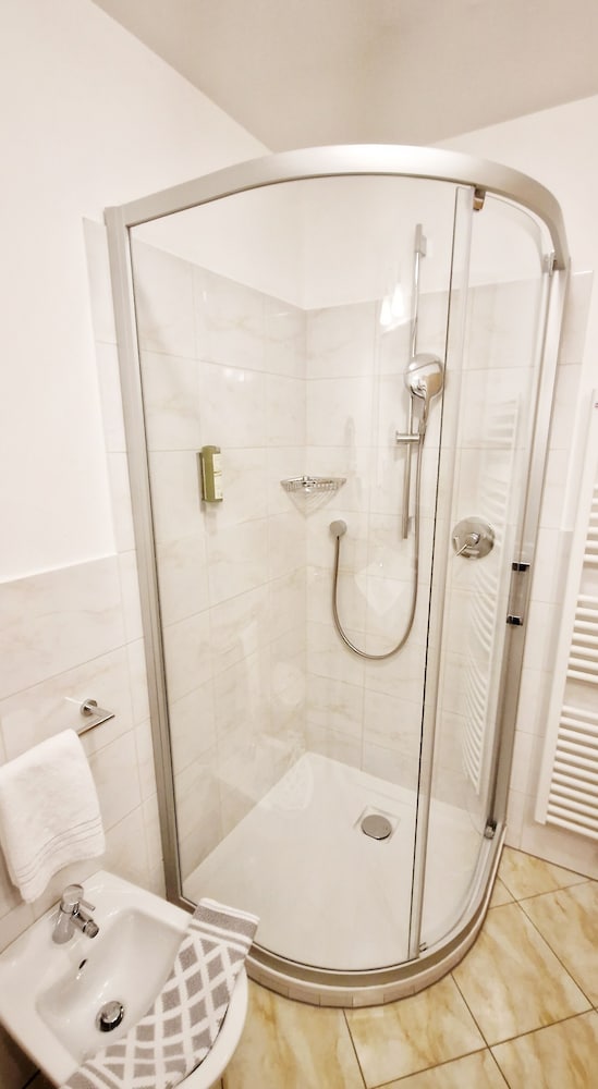 Basic Single Room photo 3