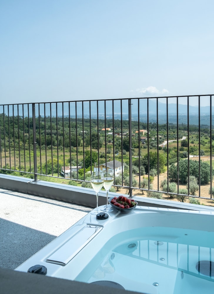 Suite with Balcony  and Exterior jetted tub with Mountain View photo 2