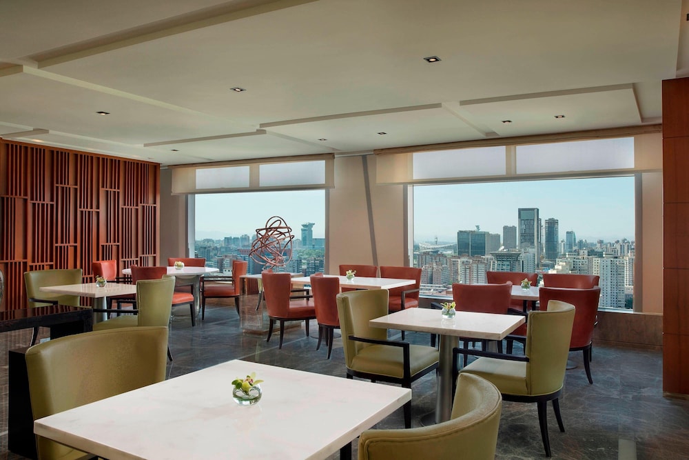 Club Room, 2 Twin Beds, City View - Photo 9