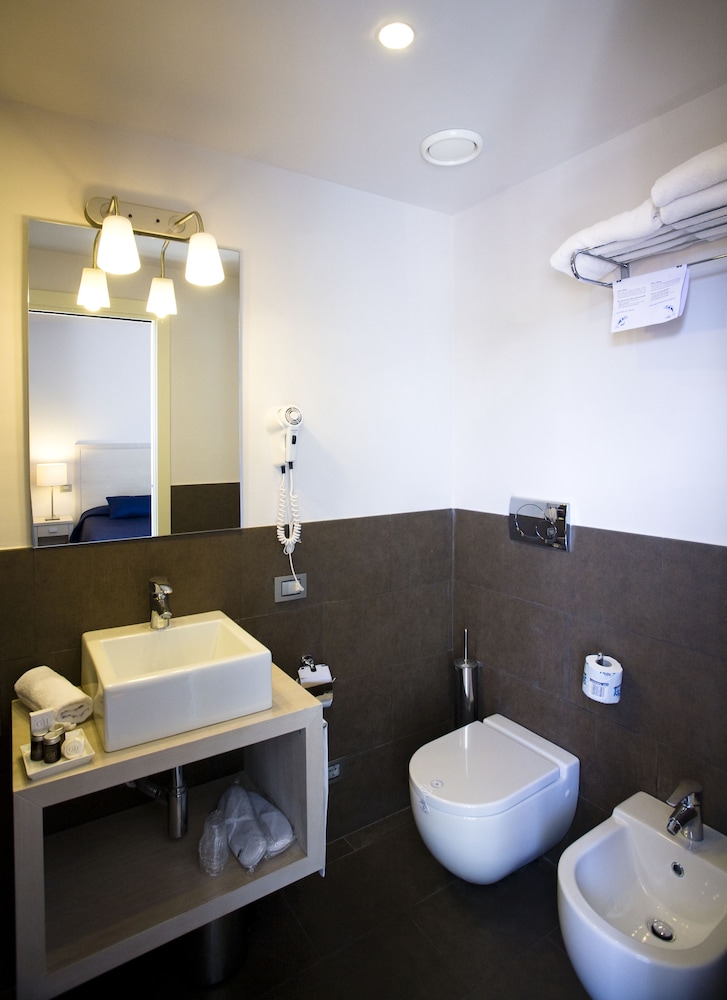 Deluxe Double Room, Balcony - Photo 10
