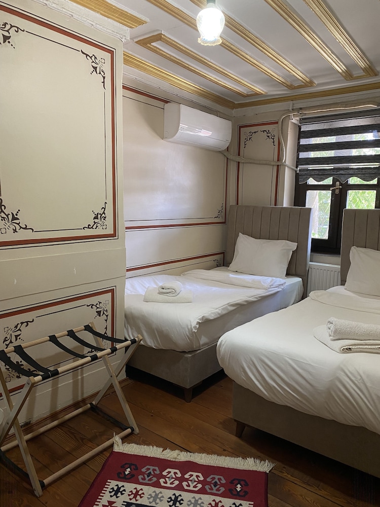 Economy Twin Room - Photo 3