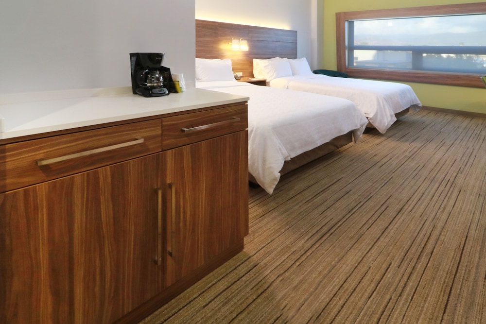 Standard Room, 2 Queen Beds (Walk-In Shower) - Photo 2