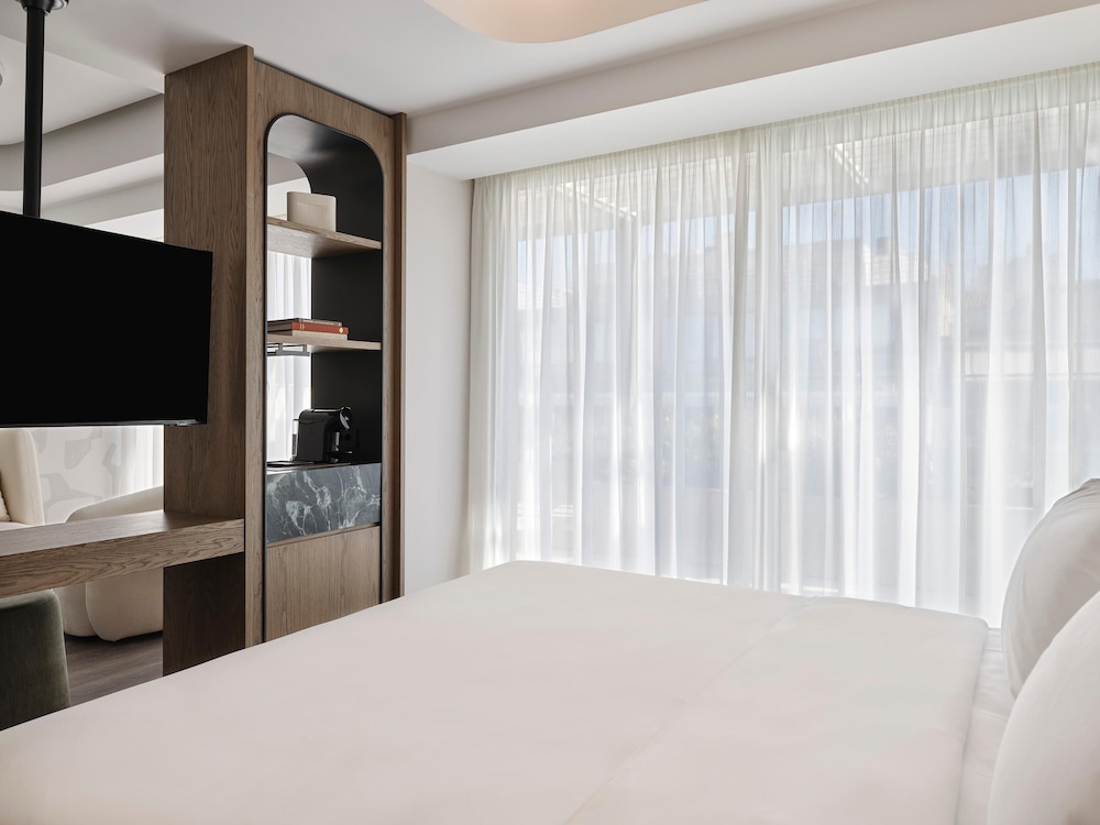 Active Suite - Photo 5