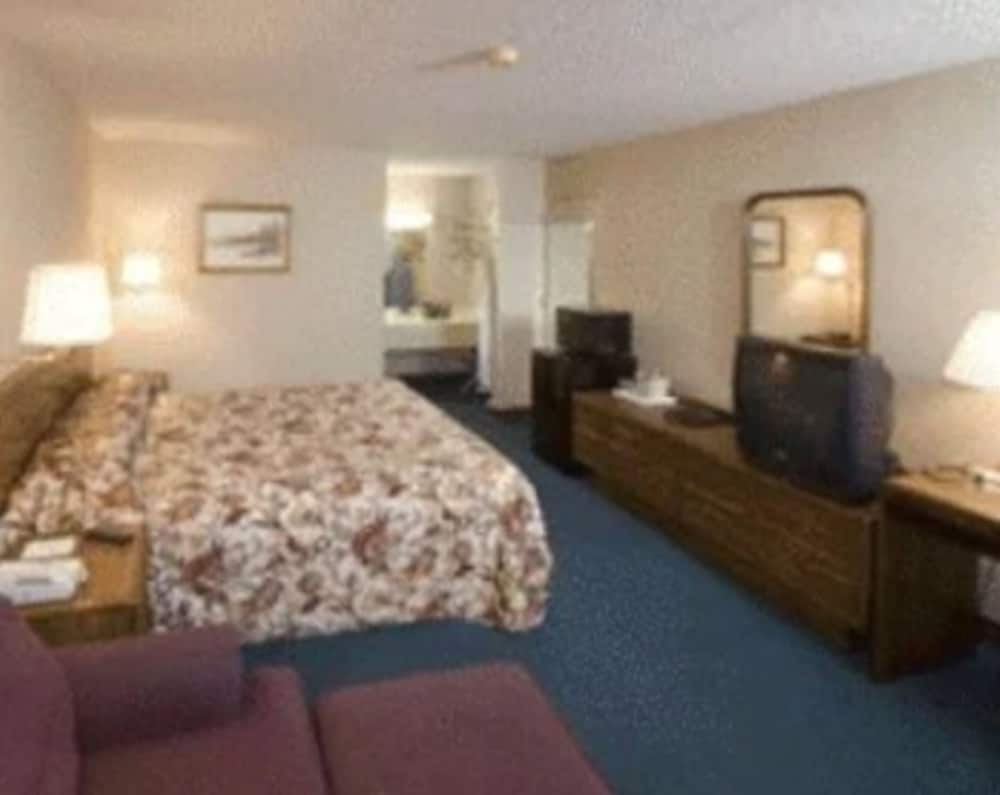 Standard Room, 1 King Bed photo 2