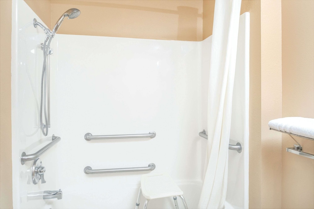 Room, Accessible - Photo 4