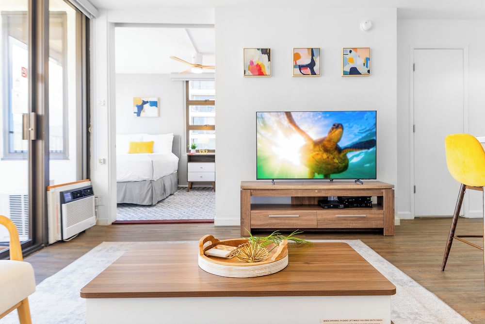 High Floor Ocean View Condo w/ 2 Beds and Parking: Design Apartment, 1 Bedroom, Balcony, Partial Ocean View (0094) photo