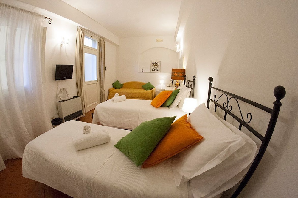 Standard Twin Room (with sofa) photo 1