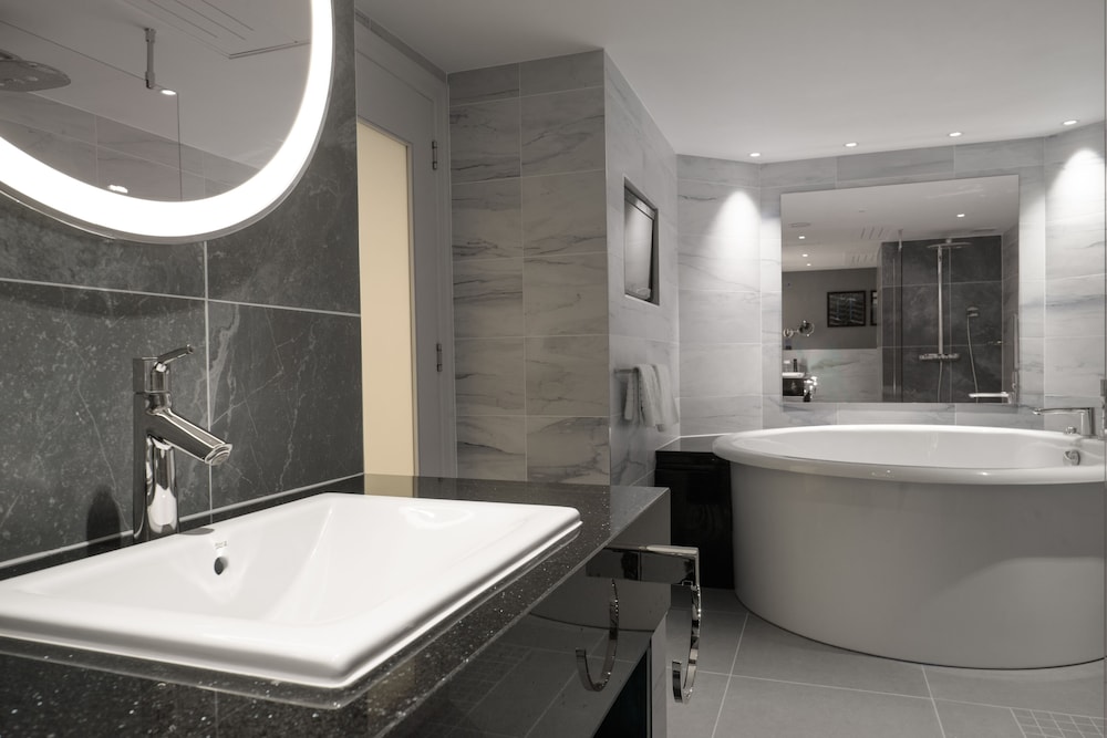 Executive Suite, 1 King Bed - Photo 18