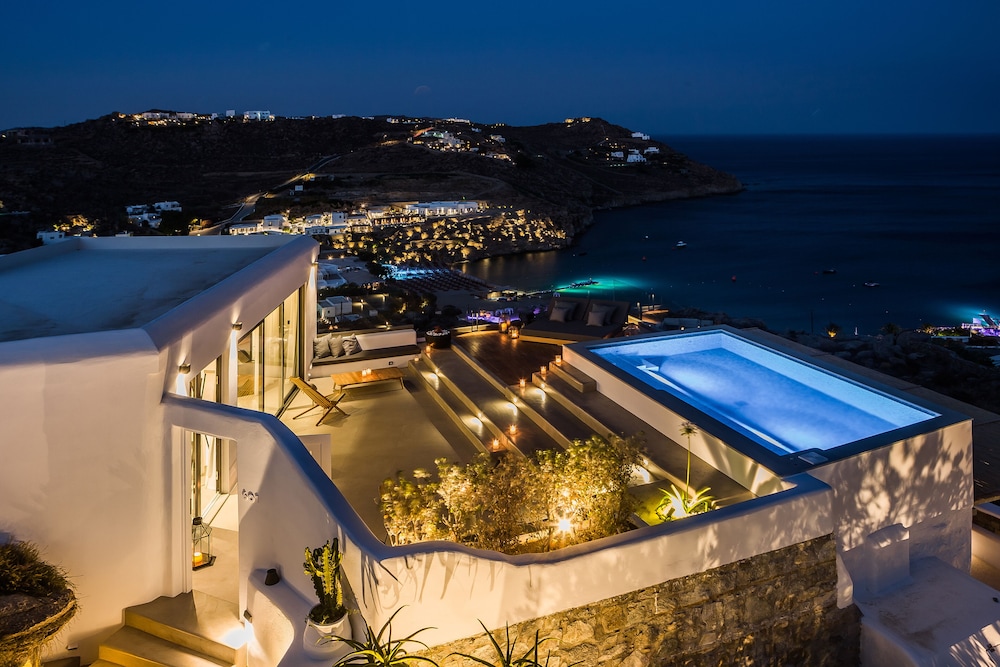 Infinity Suite with Private Pool