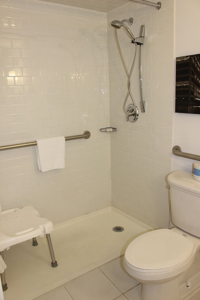 Junior Suite, 1 King Bed, Accessible - Photo 7