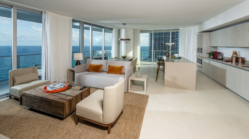 Suite, 3 Bedrooms, Oceanfront photo 3