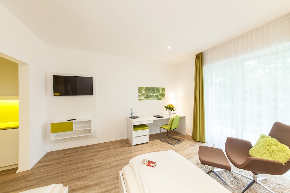 Studio, 2 Twin Beds, Balcony (Furnished Balcony)