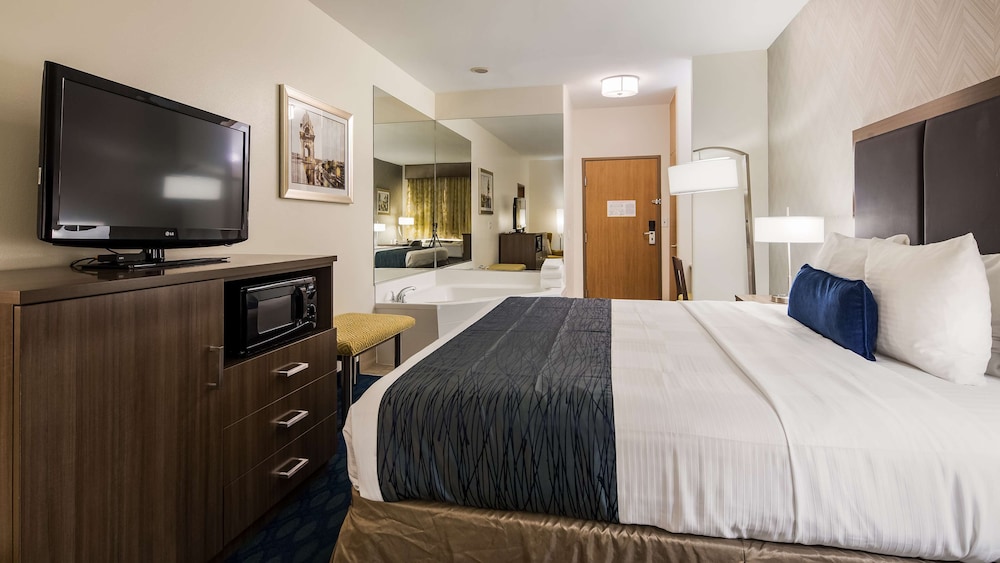 Suite, 1 King Bed, Non Smoking, Jetted Tub - Photo 1