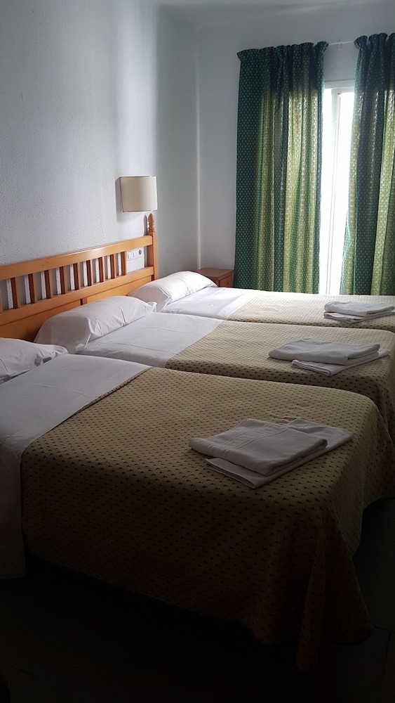 Basic Triple Room, 3 Twin Beds - Photo 4
