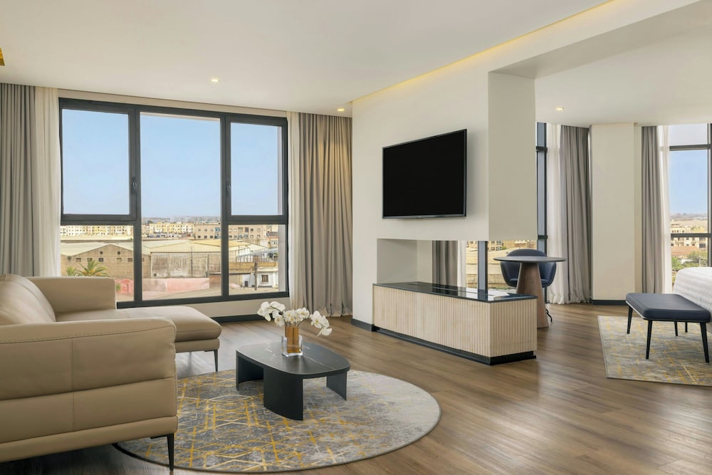 Suite, 1 King Bed photo 2