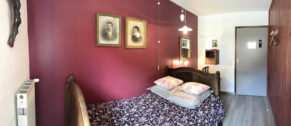 Classic Single Room, Shared Bathroom, Garden View (Les grands parents)