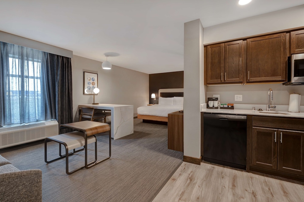 Studio, 1 King Bed, Accessible, Bathtub (Mobility & Hearing) - Photo 3