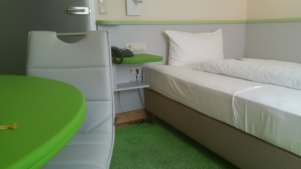 Single Room - Photo 1