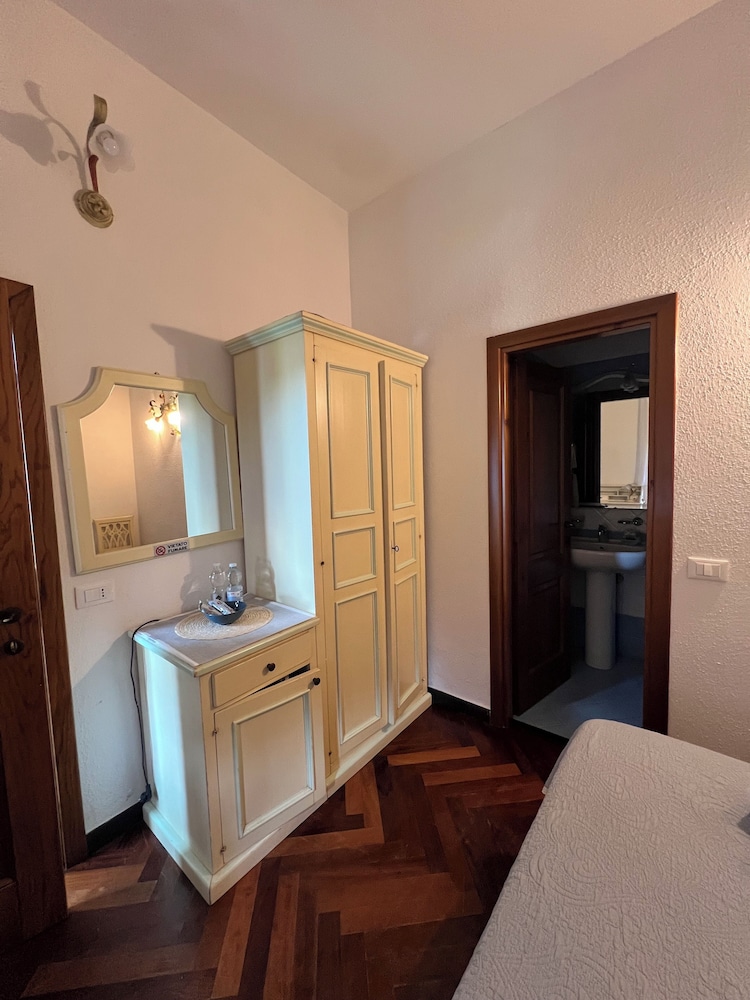 Basic Room photo 2