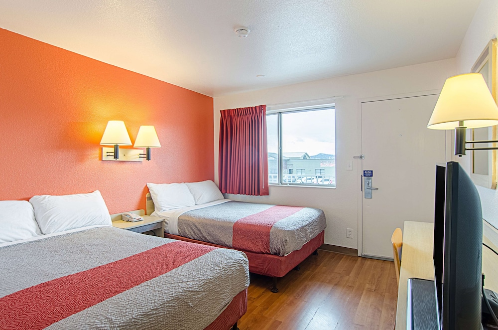 Deluxe Room, 2 Double Beds, Non Smoking, Refrigerator & Microwave photo 3
