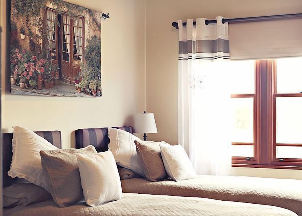 Redwing Bed and Breakfast photo 3