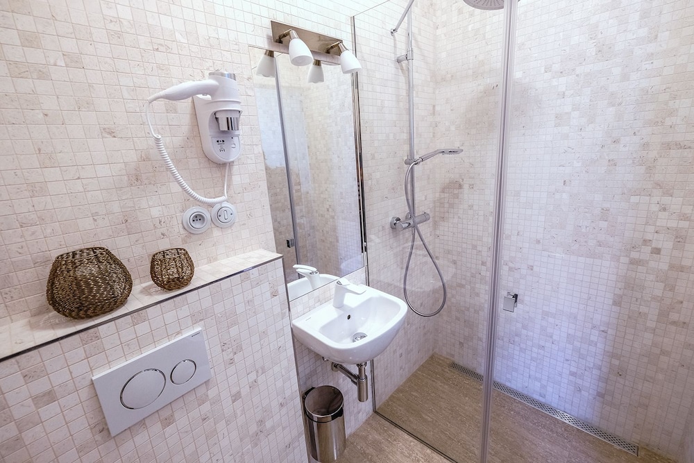Single Room (  204) photo 3
