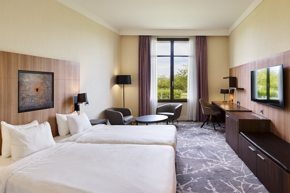 Premium Room, Multiple Beds, Golf View - Photo 2
