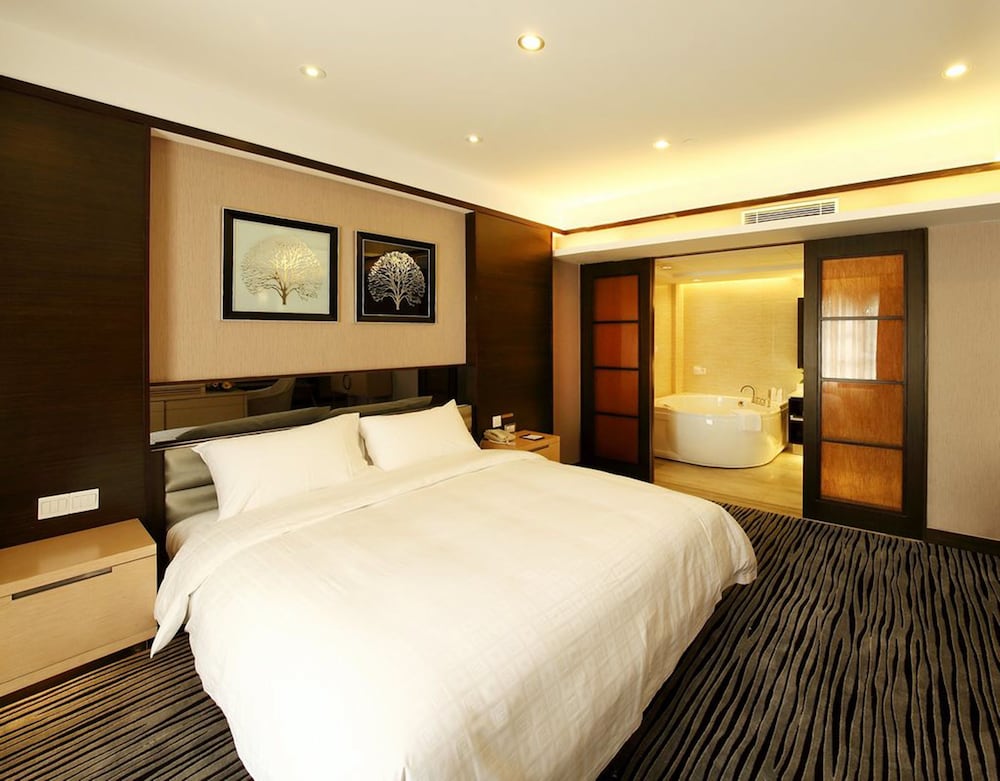 Business Suite photo 3