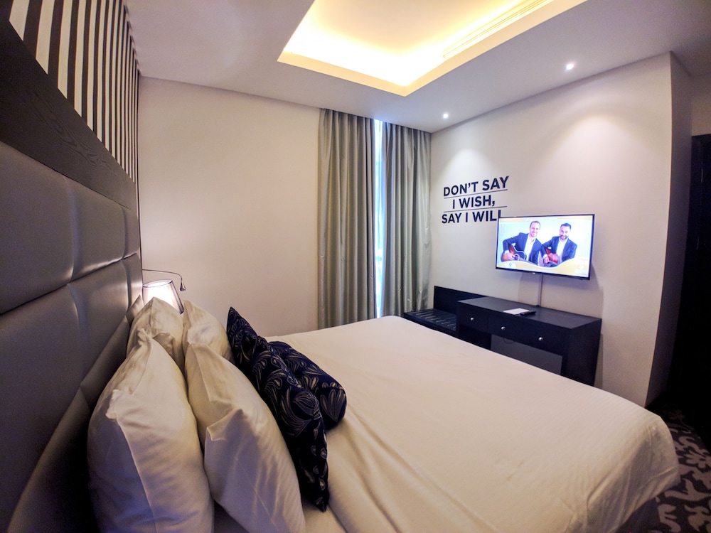 Premium Room, 1 King Bed (King) photo 2