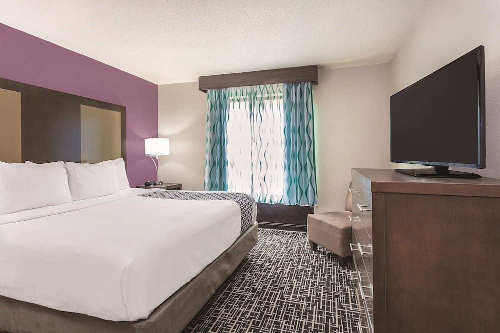 Suite, 1 King Bed, Non Smoking - Photo 1