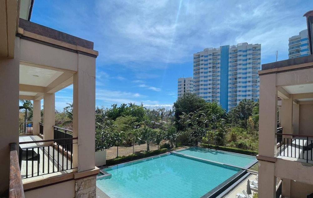 Family Suite, 3 Bedrooms, Balcony, Pool View photo 3