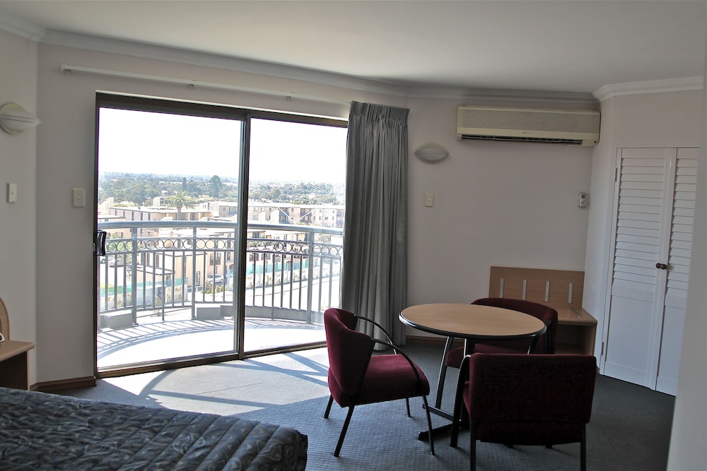 King Spa Suite thumbnail 5