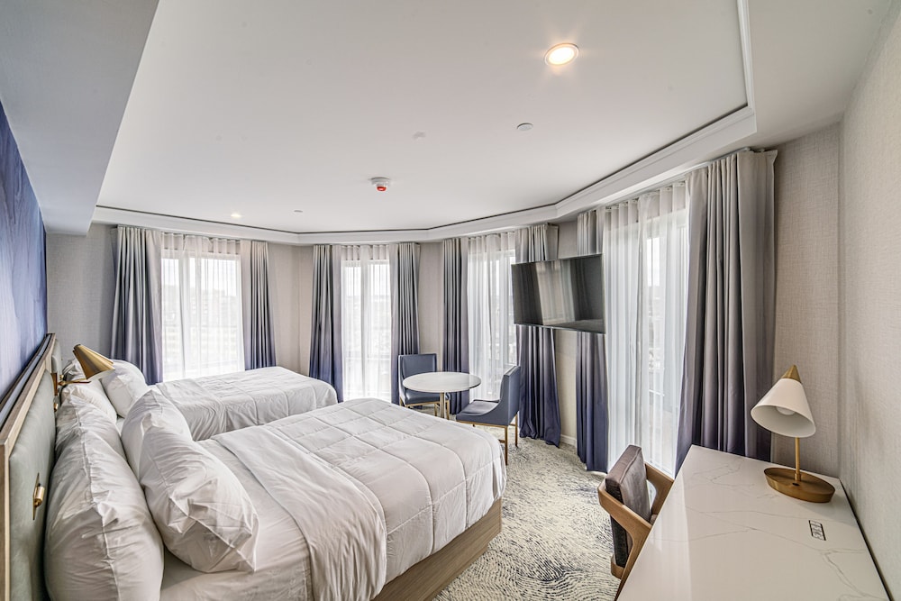 Panoramic Room
