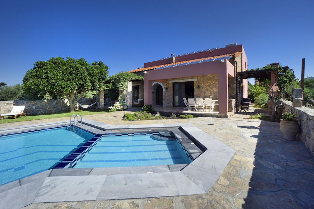Villa photo 2