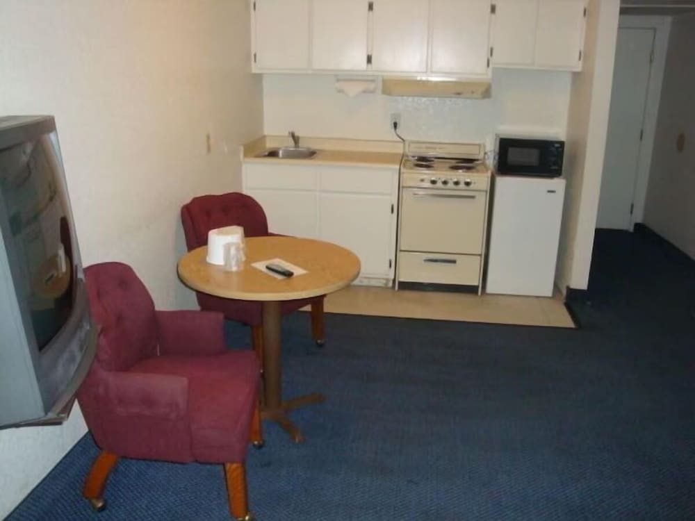 Room, 1 Queen Bed, Smoking, Kitchenette