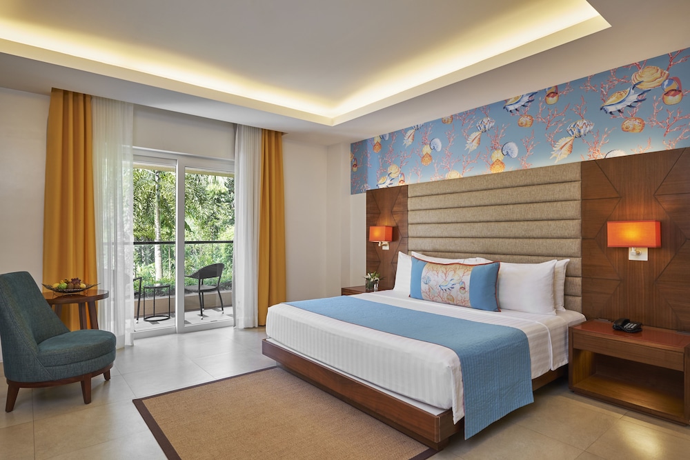 Premium Room, 1 King Bed photo 2