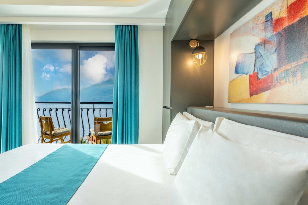 Deluxe Room, Balcony, Sea View - Photo 1