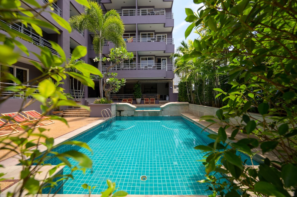 Deluxe Double Room, Pool View - Photo 8