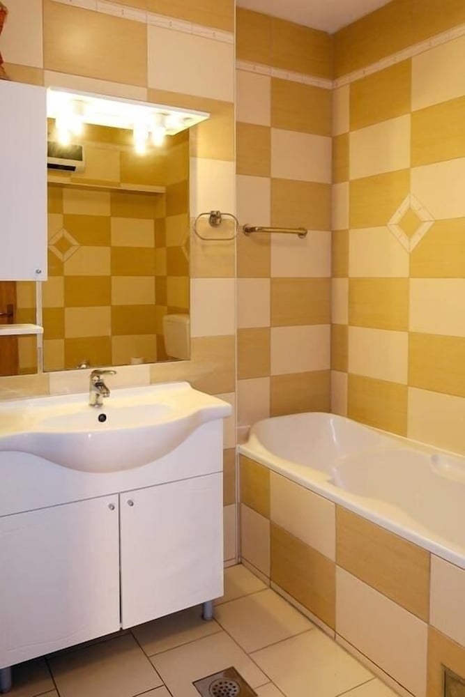 Apartment (Biljana - 150m from beach - A4(2+2))