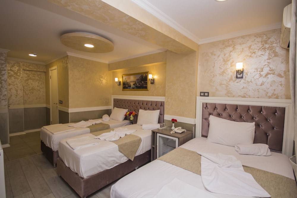 Standard Triple Room photo 2