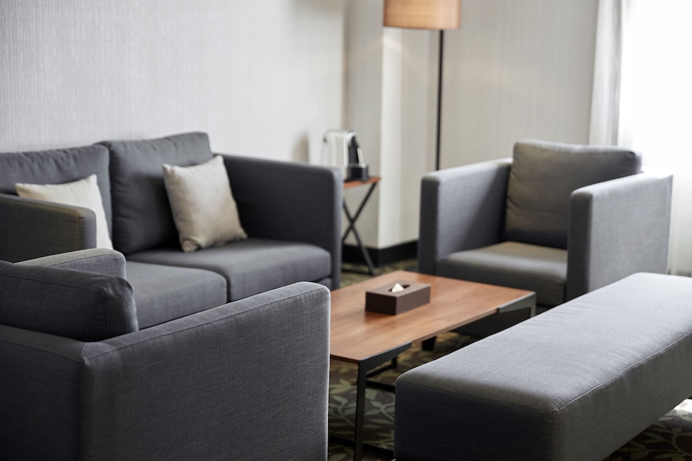 Executive Suite, 1 King Bed, City View