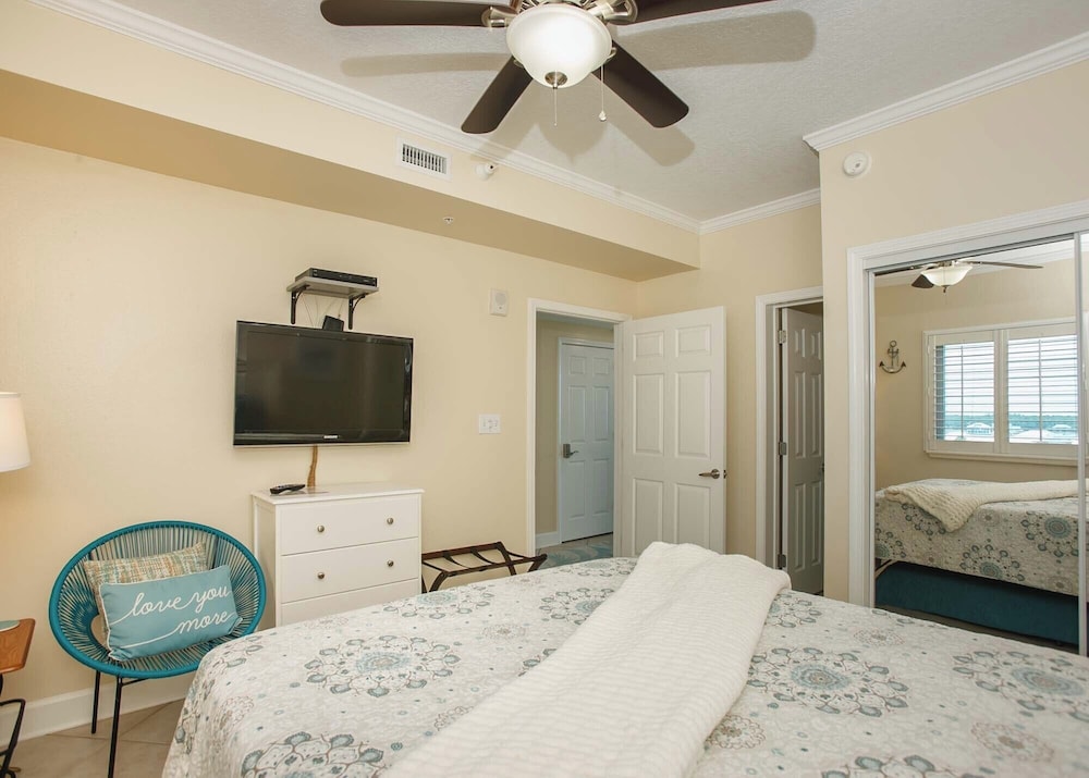 Condo, 2 Bedrooms, Balcony, Ocean View (505) photo 3