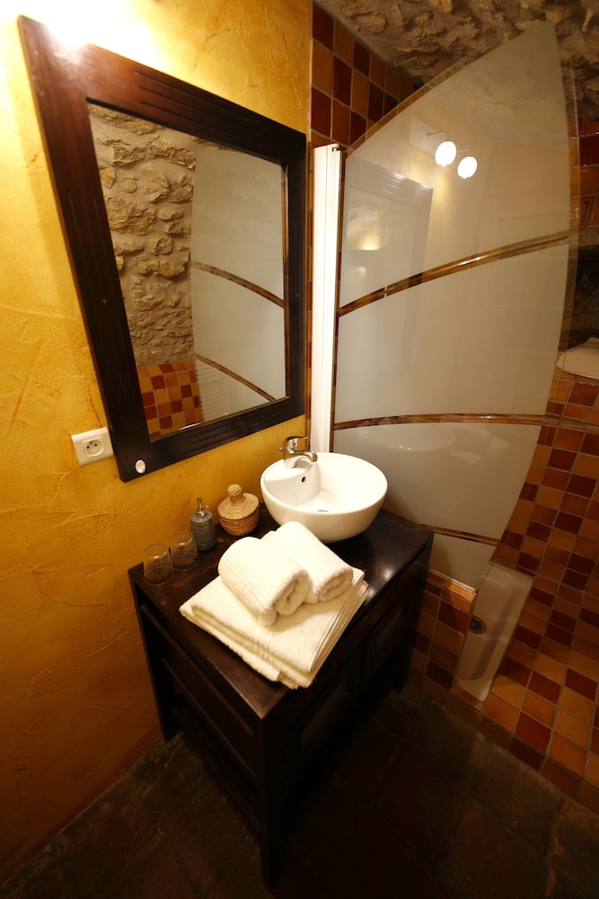 Family Double Room, Non Smoking, Courtyard Area (Le Foyer) photo 2