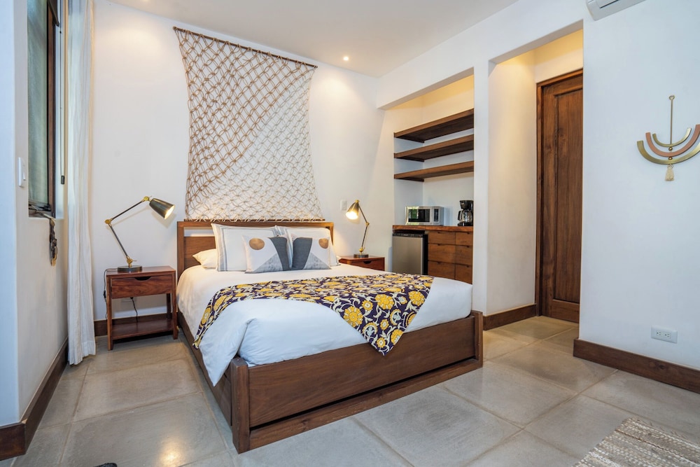 Estudio de lujo, 1 cama Queen, Kitchenette, Vista al patio (9 Calle La Ronda | 1 habitación | 1 baño)