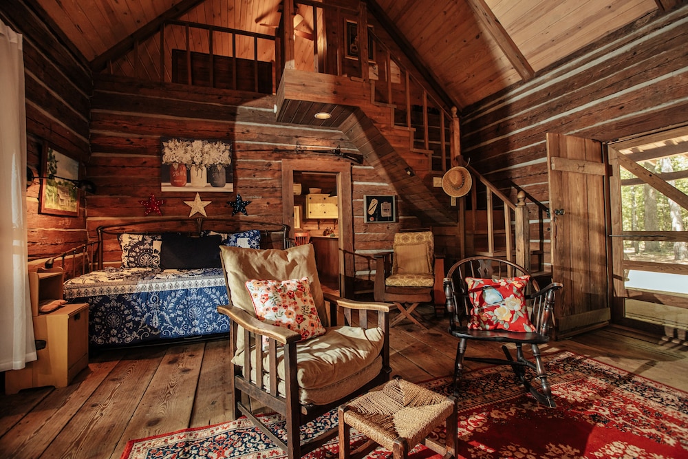 1901 Cabin photo 3