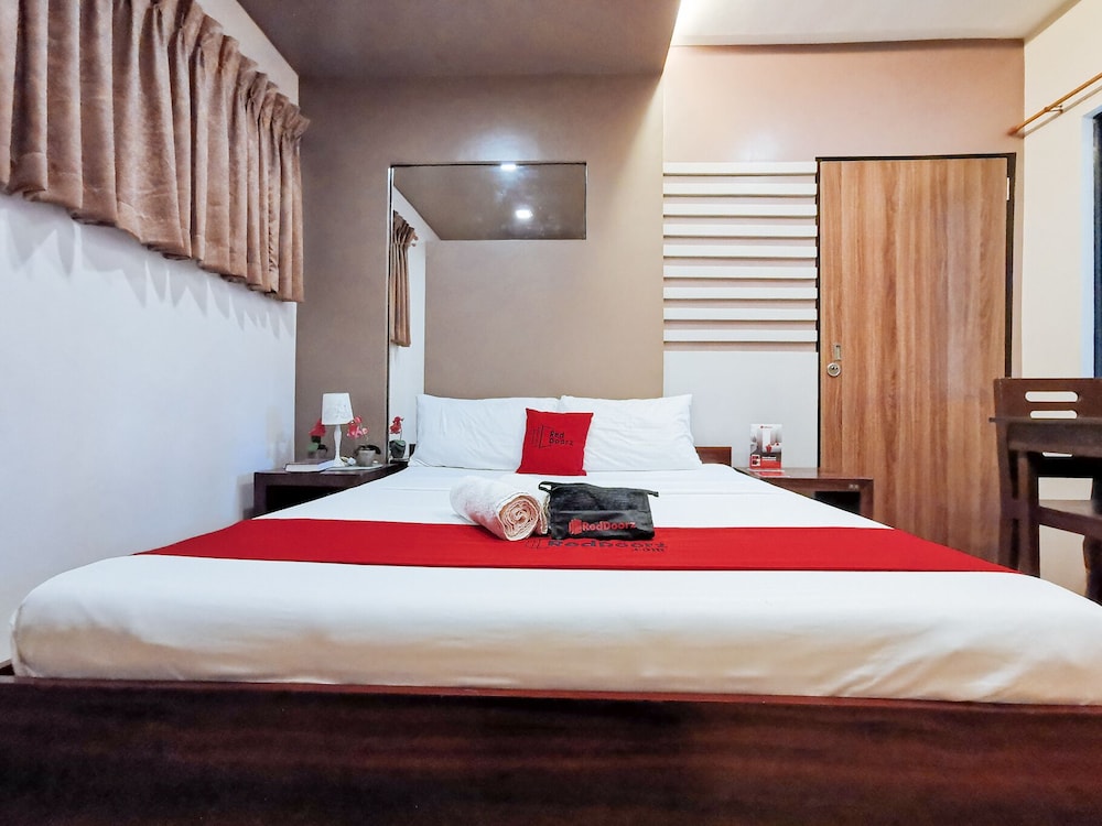Double Room (Reddoorz) - Photo 4