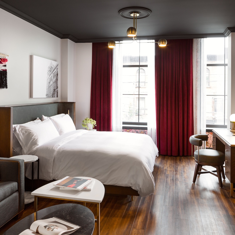 Deluxe Room, 1 King Bed with Sofa bed