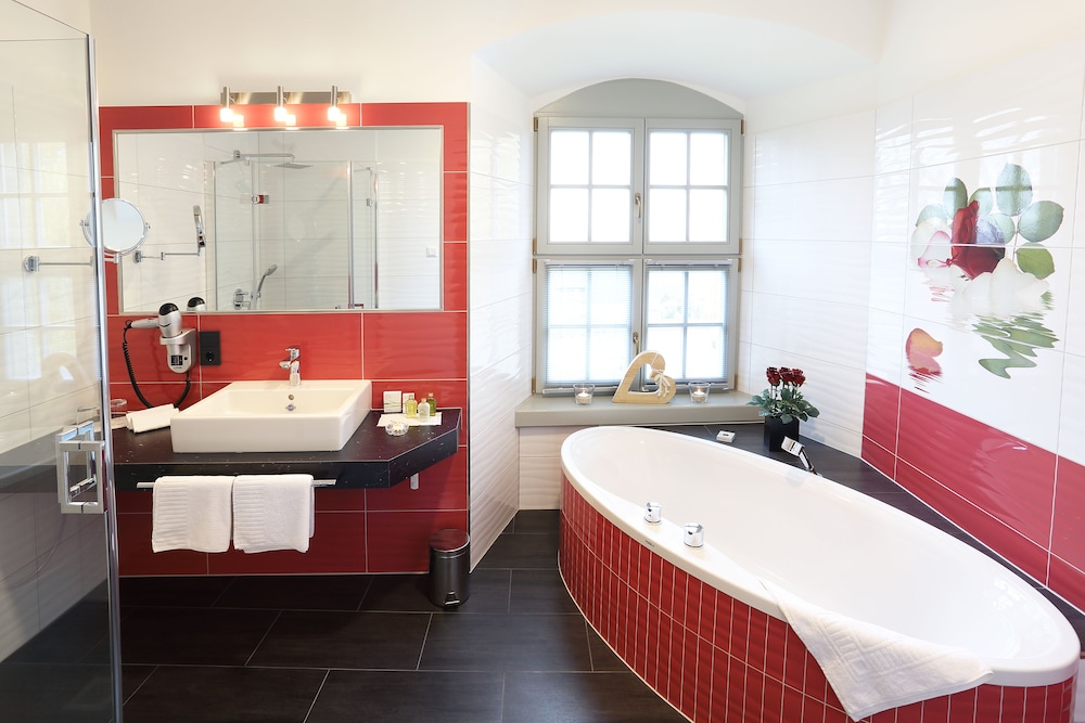 Honeymoon Room photo 2