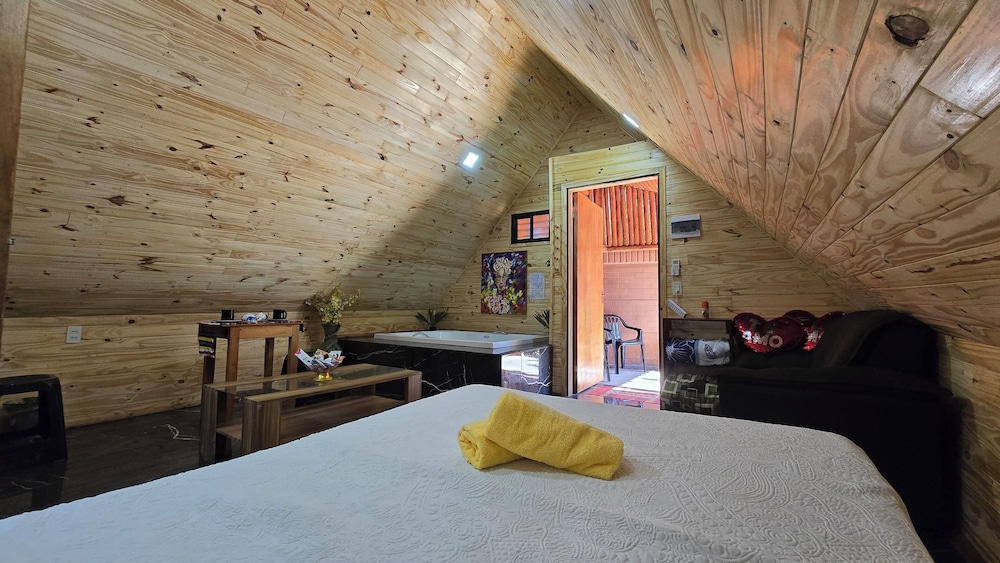 Honeymoon Cabin, Patio