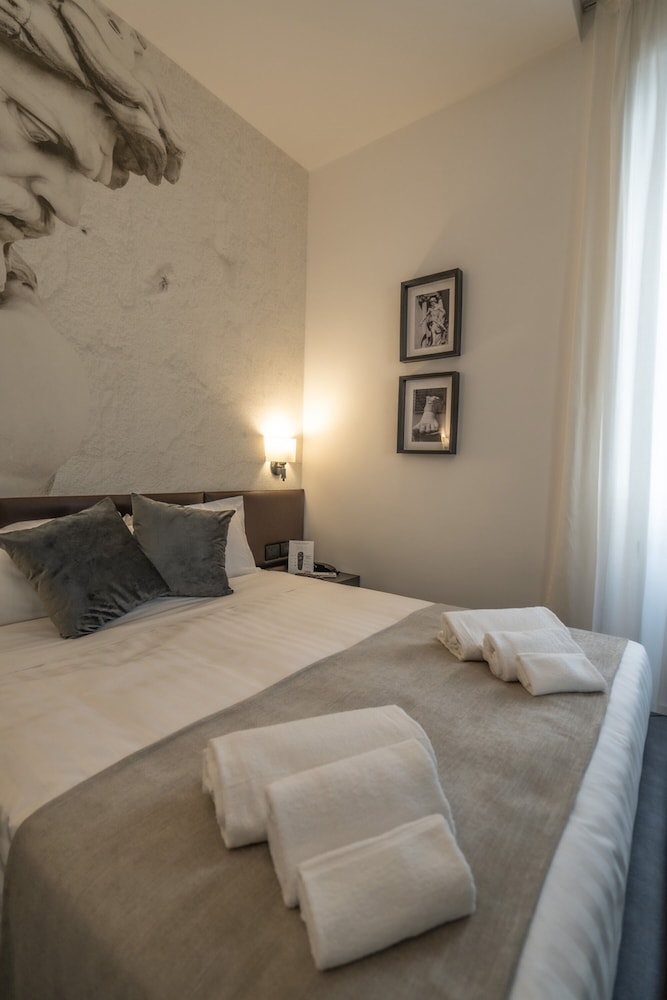 Standard Room photo 2
